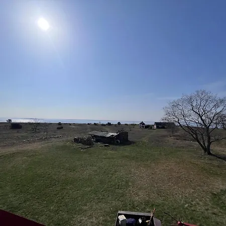 Getaway In Lone Island